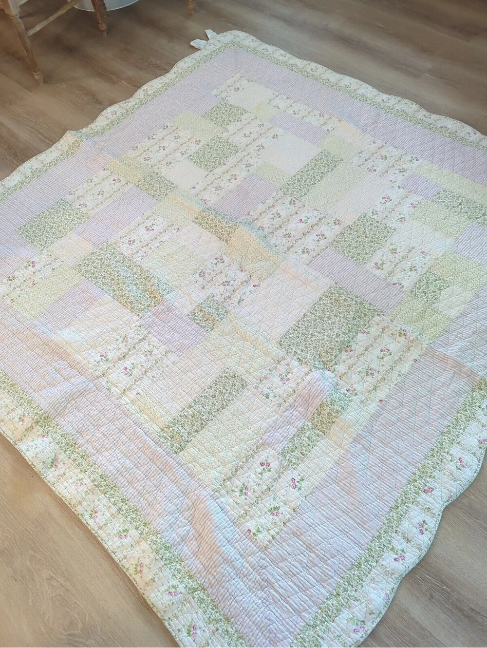 Shabby Chic Quilt Patchwork Scalloped Roses Floral Cottage Core Cotton 82x82”